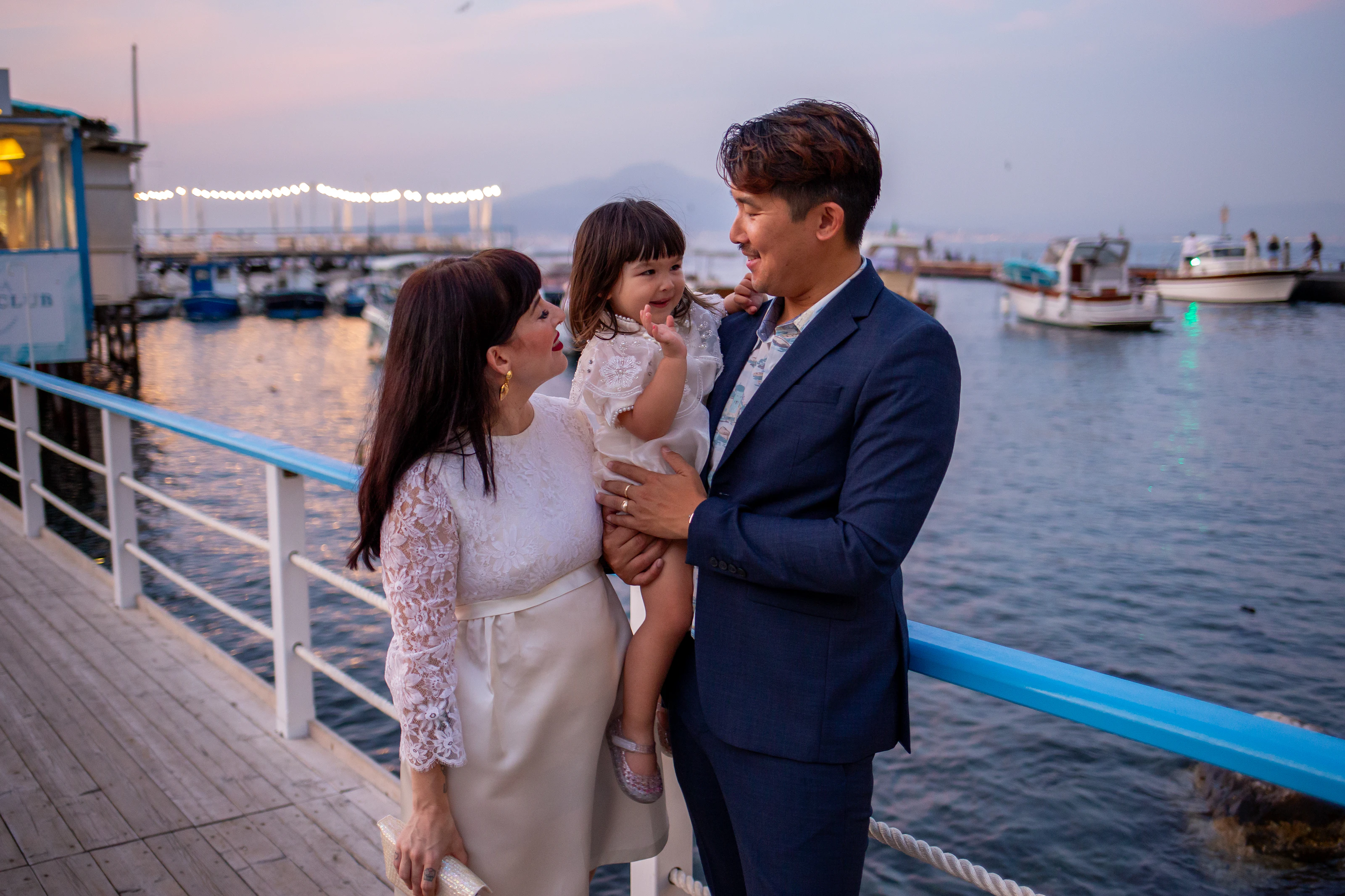 Natural family photo session on the Amalfi Coast