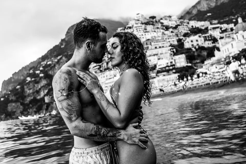Honeymoon photo shoot by the sea 07