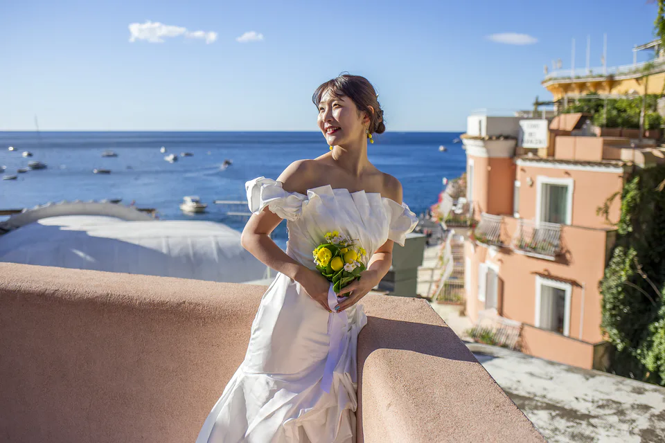 Bright bridal portrait on the Amalfi Coast